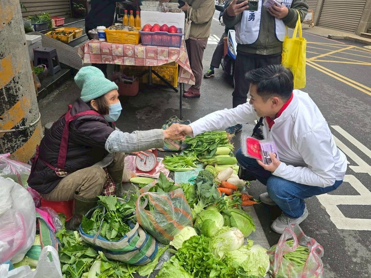 何志勇掃街